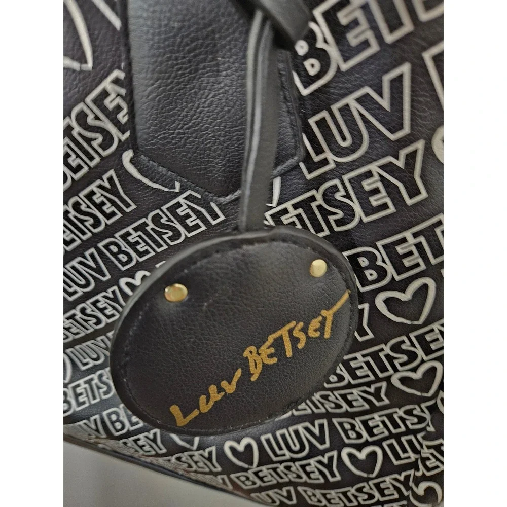 Luv Betsey Betsey Johnson Black White Logo Heart Satchel Crossbody Bag Charm Y2K